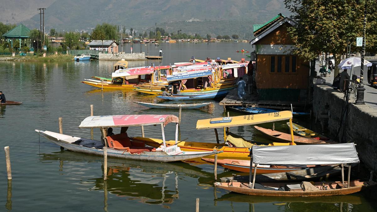 Mehbooba Mufti opposes planned motorable boulevard around Dal Lake