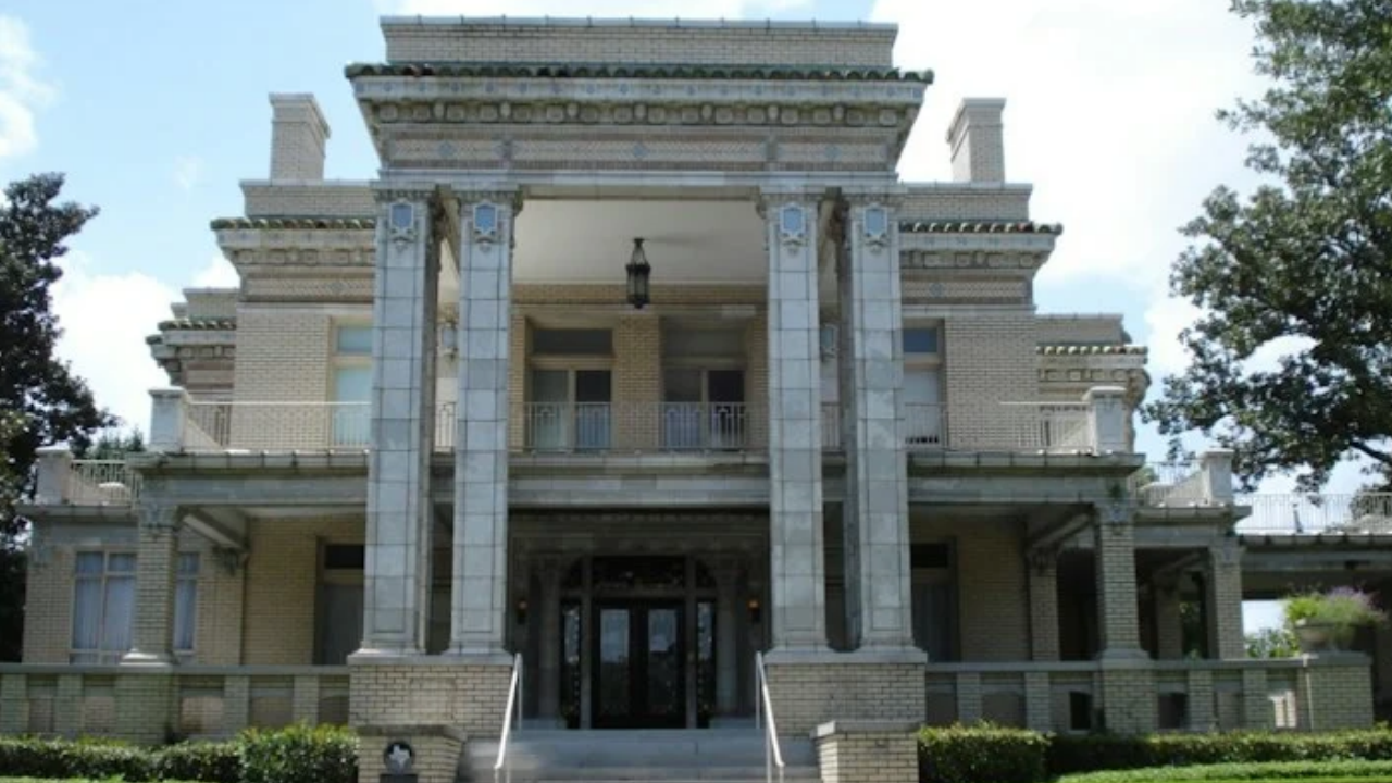 Centennial Houston mansion commands $3.995m in historic property surge