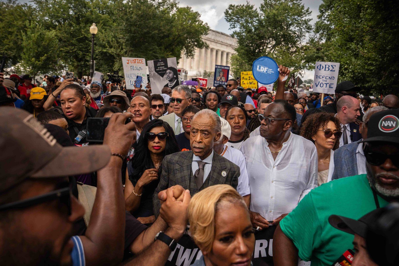 US lawmakers join thousands marching to defend voting rights