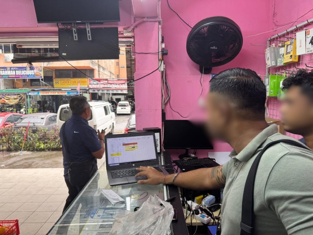 Laporan: Imigresen siasat jaringan penghantaran wang haram di Chow Kit