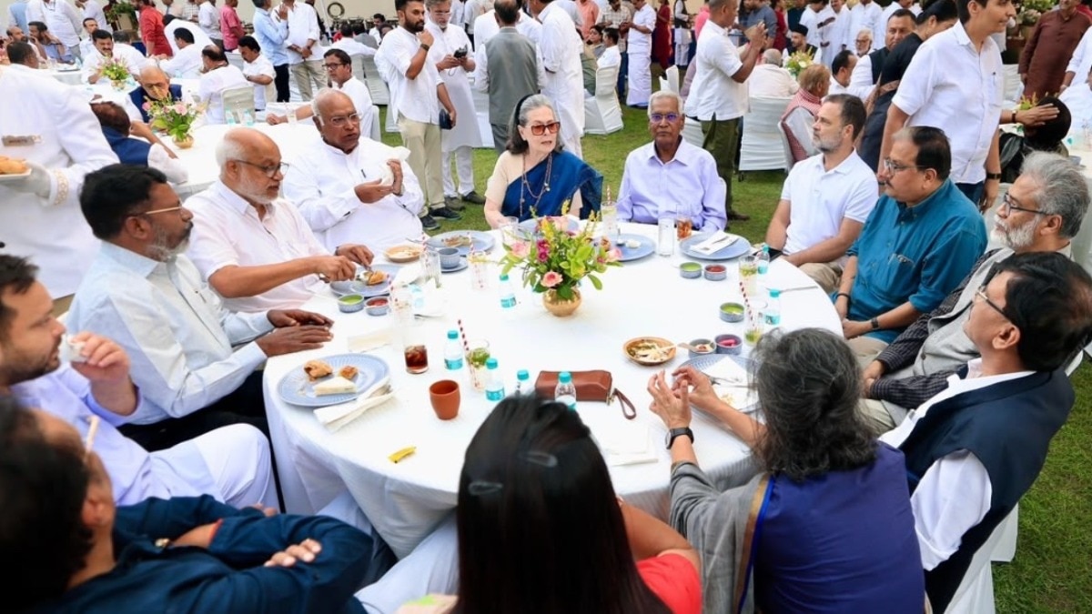 Opposition plots next phase of action against Chief Election Commissioner