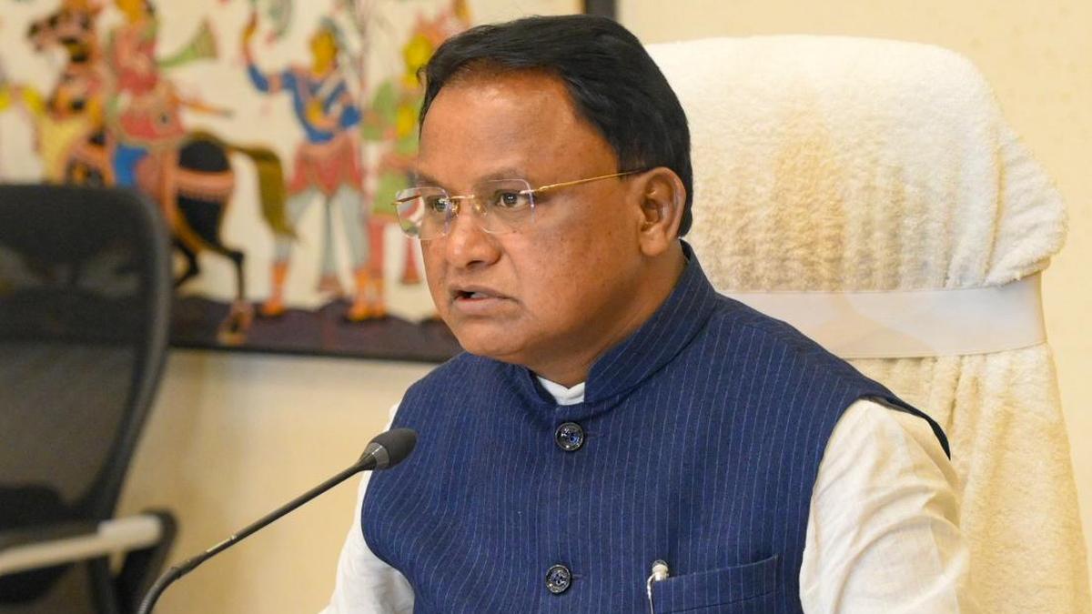 ओडिशा कैबिनेट ने मोदी के 25 साल के जनसेवा को सराहा
