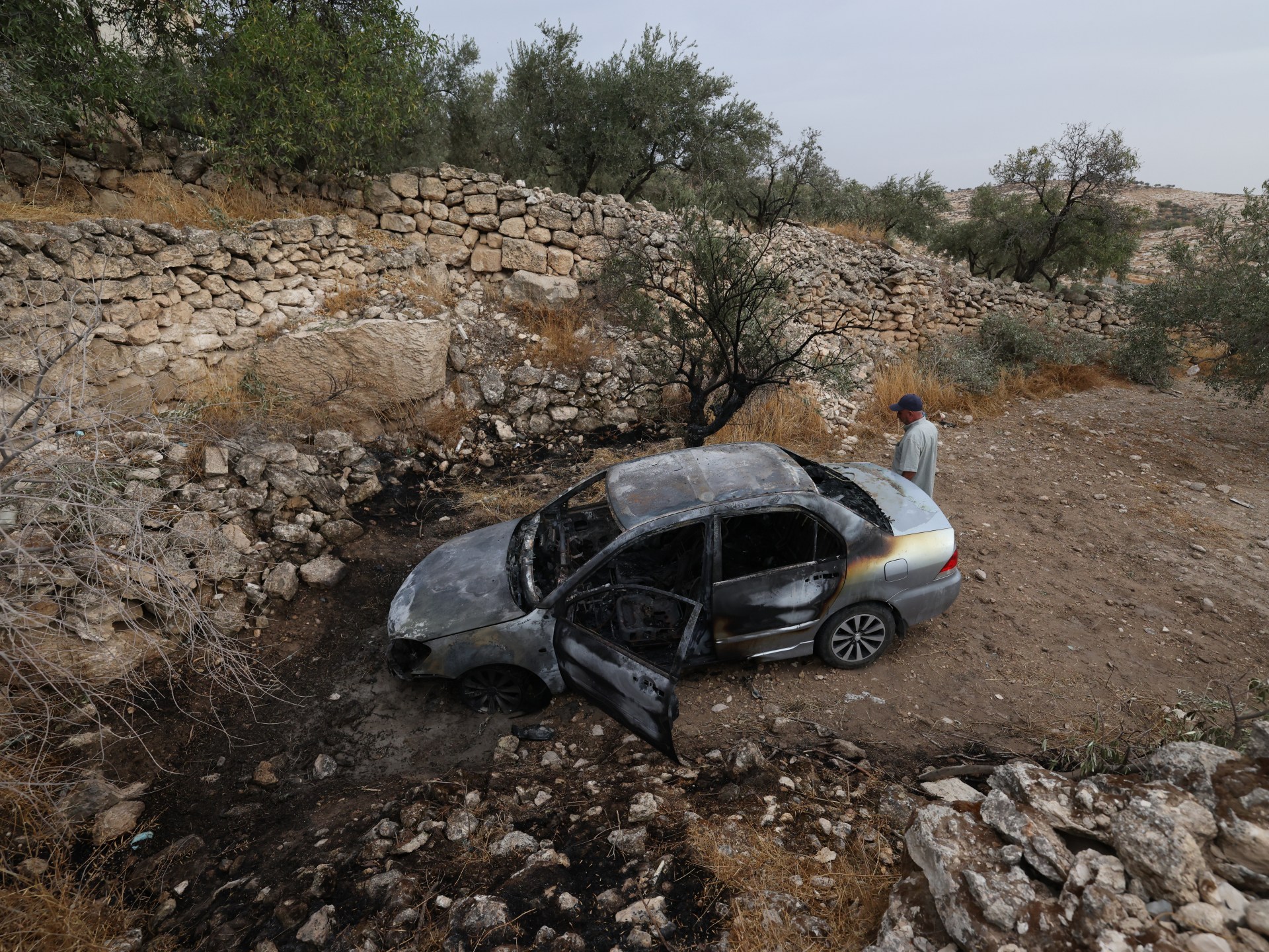 West Bank mosque set ablaze as settlers clash with Palestinians