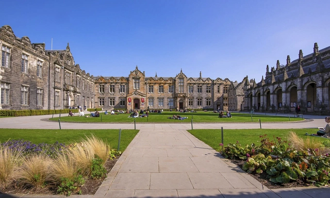 Đại học St Andrews vươn lên dẫn đầu bảng xếp hạng đại học Anh năm 2027