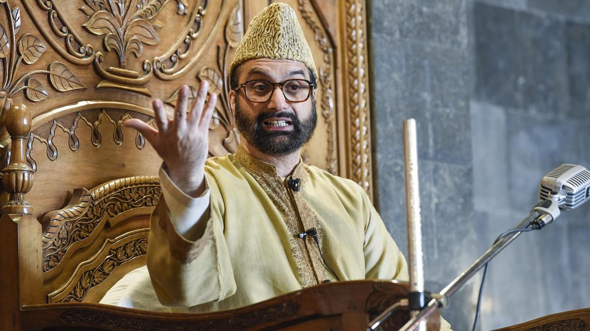 नई दिल्ली की रेस कोर्स मस्जिद को खाली करने का नोटिस, मिर्वाइज़ का विरोध