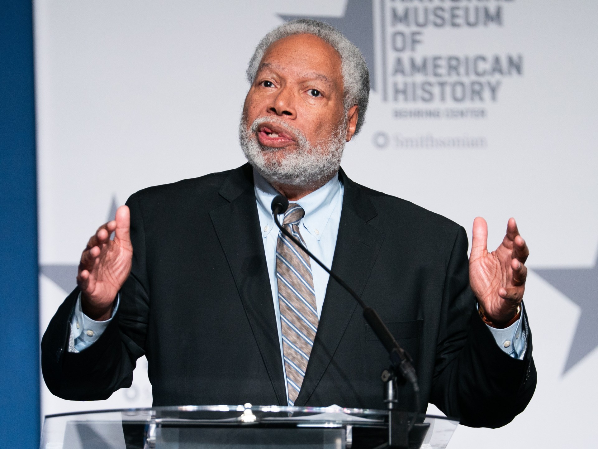 Smithsonian Museums Director to Step Down Amid Political Pressure