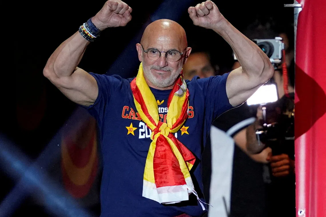 Spain ties De la Fuente to lengthy contract through 2032