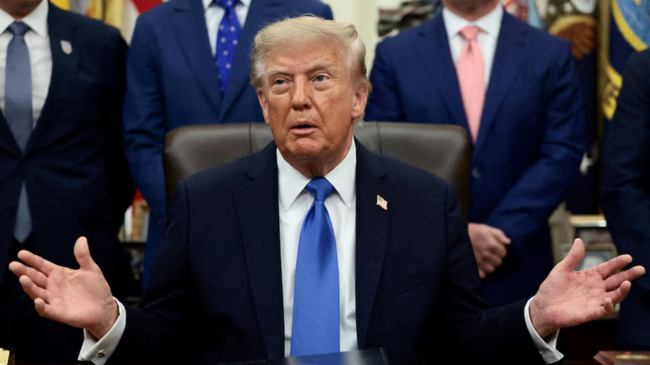 US news outlets challenge Trump administration White House access ban