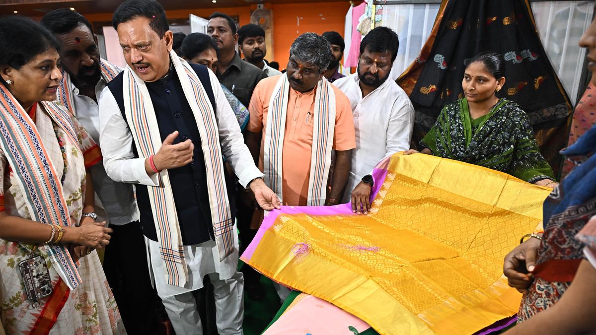 Swadeshi products key to self-reliance, BJP leader says at Khadi event
