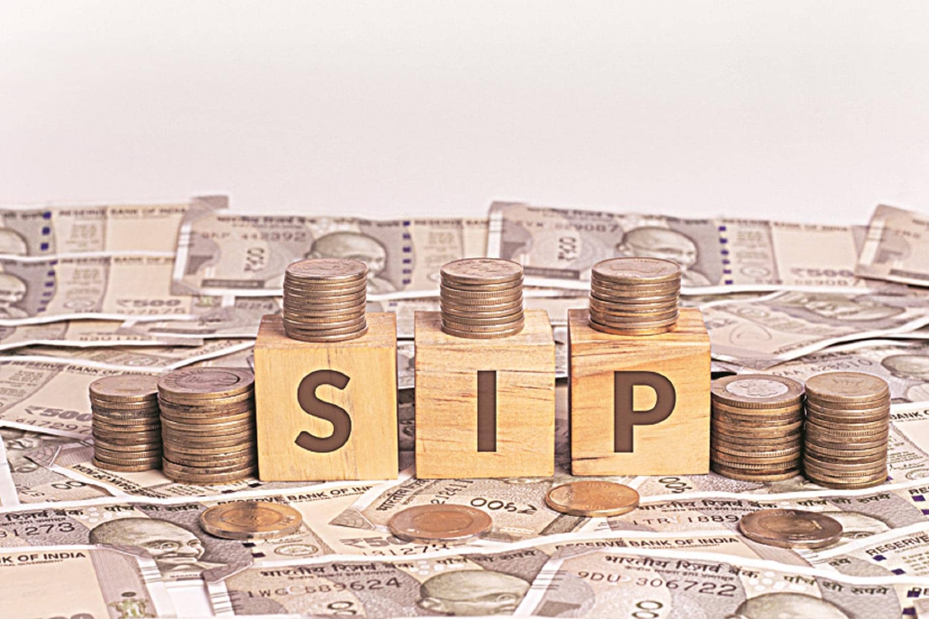 Mutual fund advisors urge income-linked SIP increases over market timing