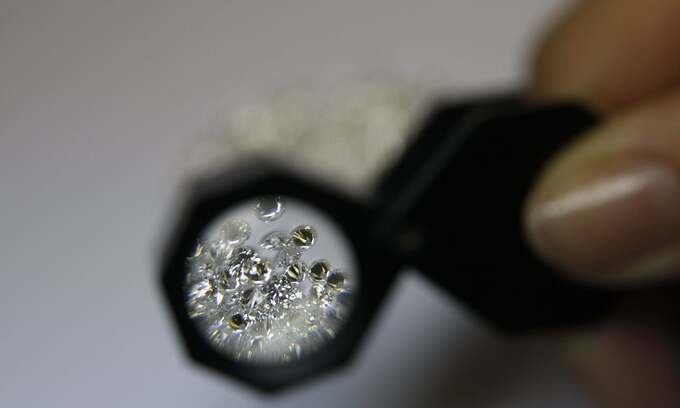 Chinese County Dominates Lab-Grown Diamond Market with Mass Production