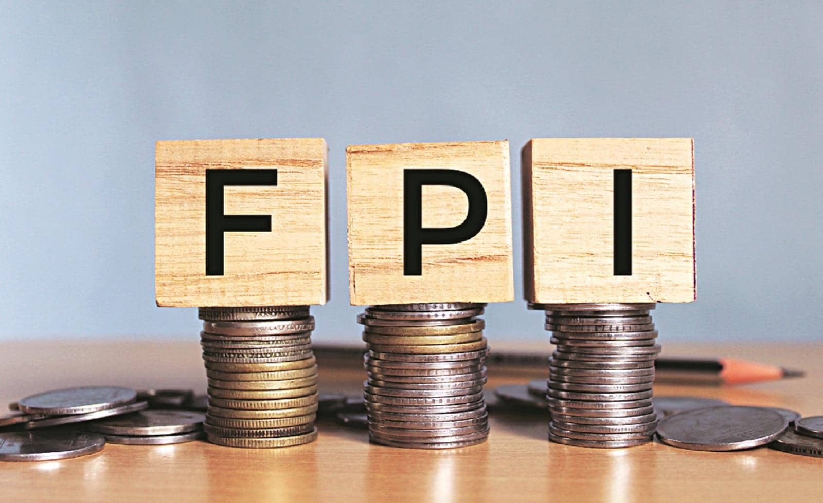 Tech stocks shine as foreign investors pull nearly ₹48,000 crore from markets