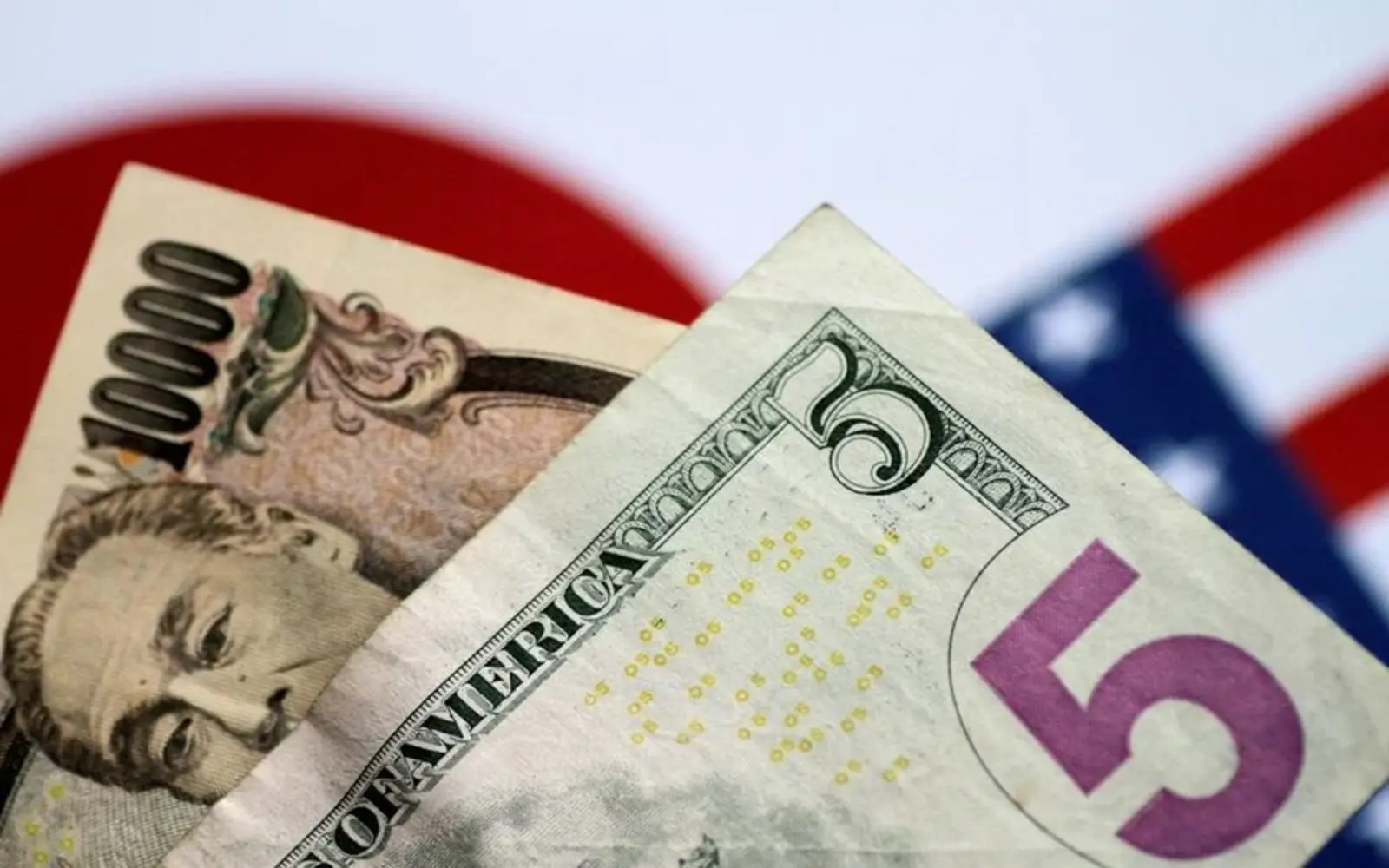 Yen strengthens as Bank of Japan maintains interest rate stance