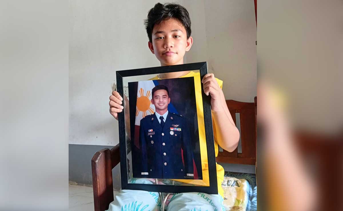 Philippine communities mourn four air force pilots in Batangas midair collision