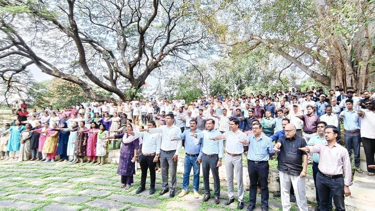 रेलवे कर्मचारी और छात्रों ने भ्रष्टाचार विरोधी誓ा ली