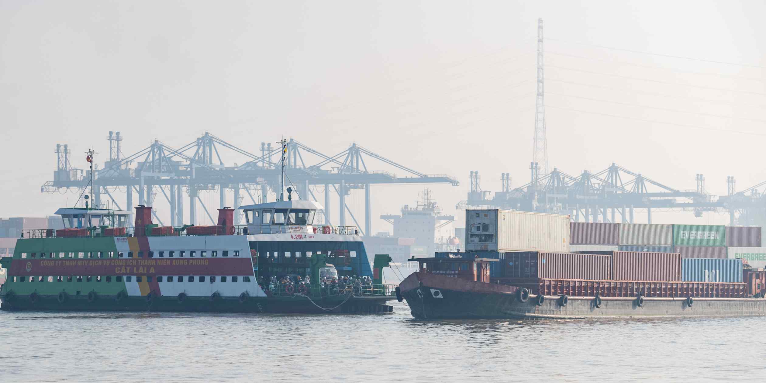 Vietnam's trade surges to record highs amid artificial intelligence boom