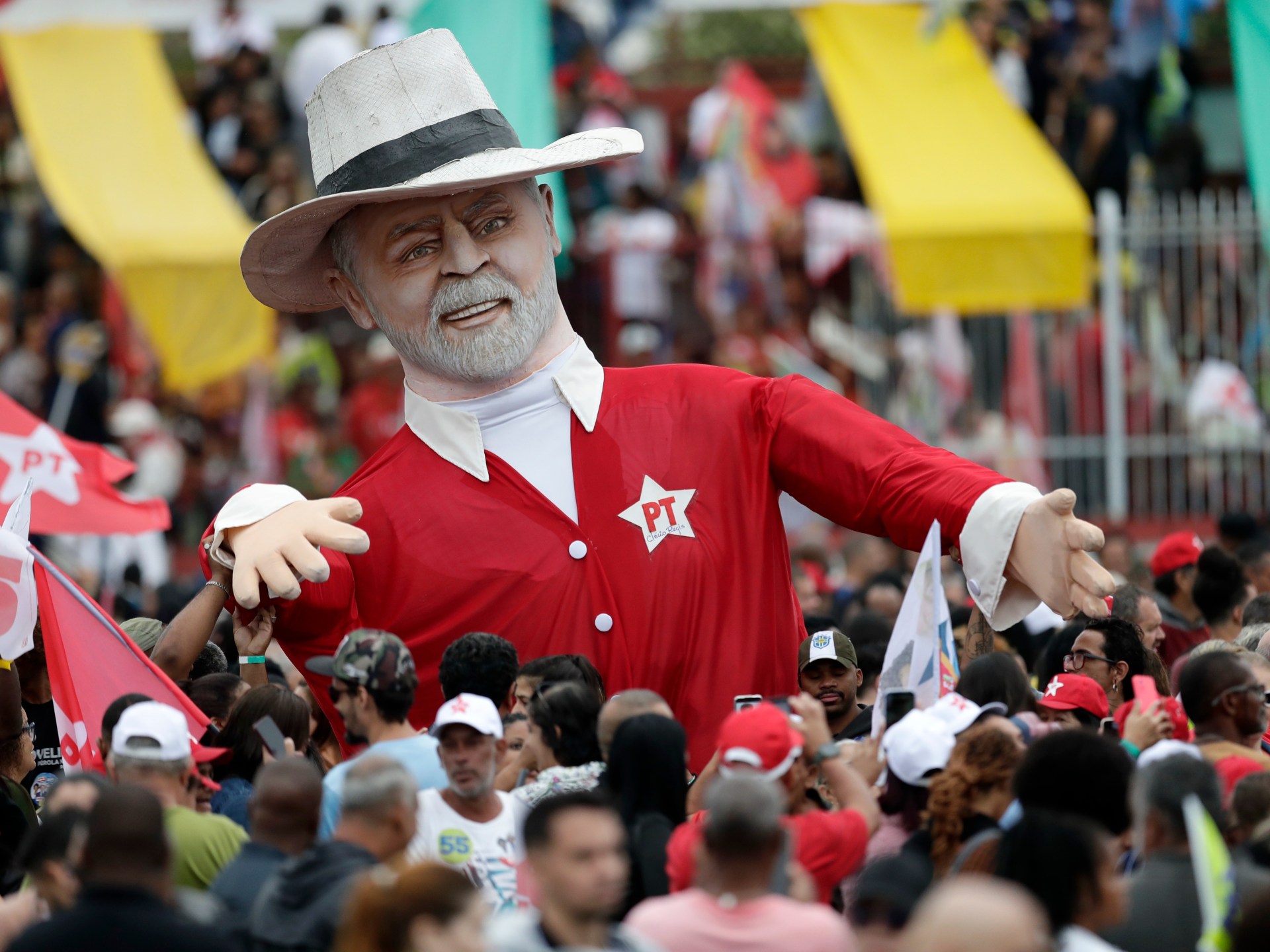 Brazil election race tightens as Lula and Bolsonaro ally deadlock