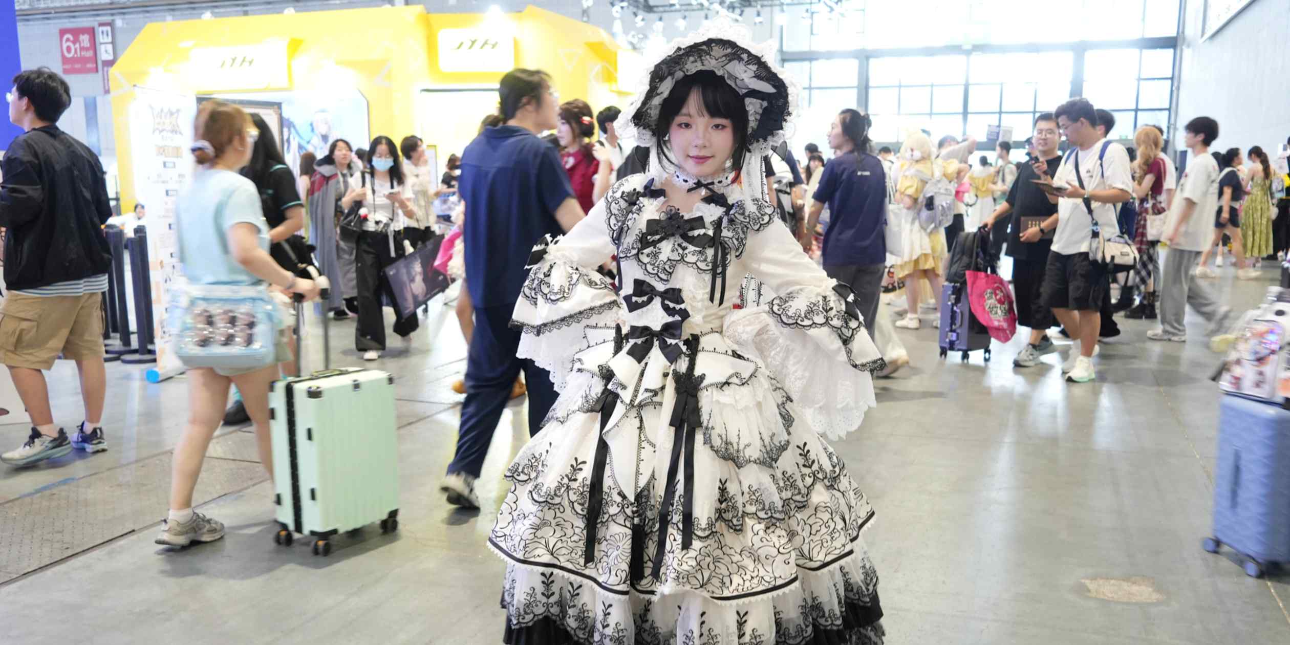 Chinese youth adopt Japanese Lolita fashion with regional adaptations