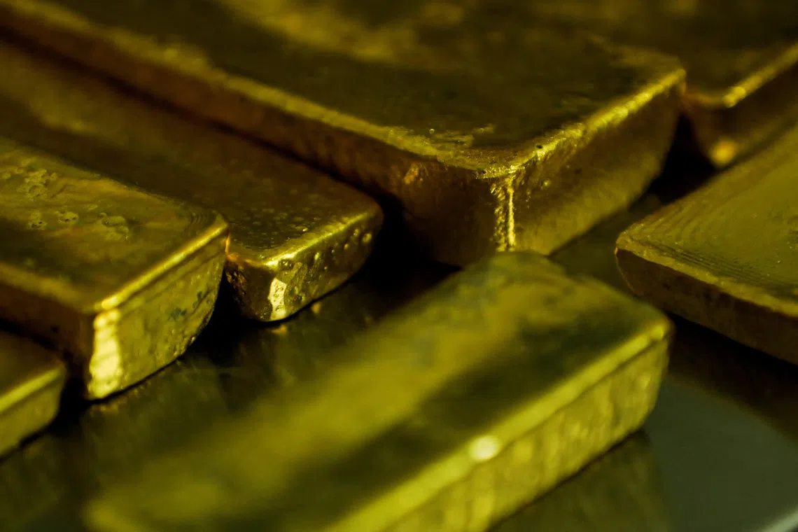 Gold gains ground as crude slumps ahead of Fed decision