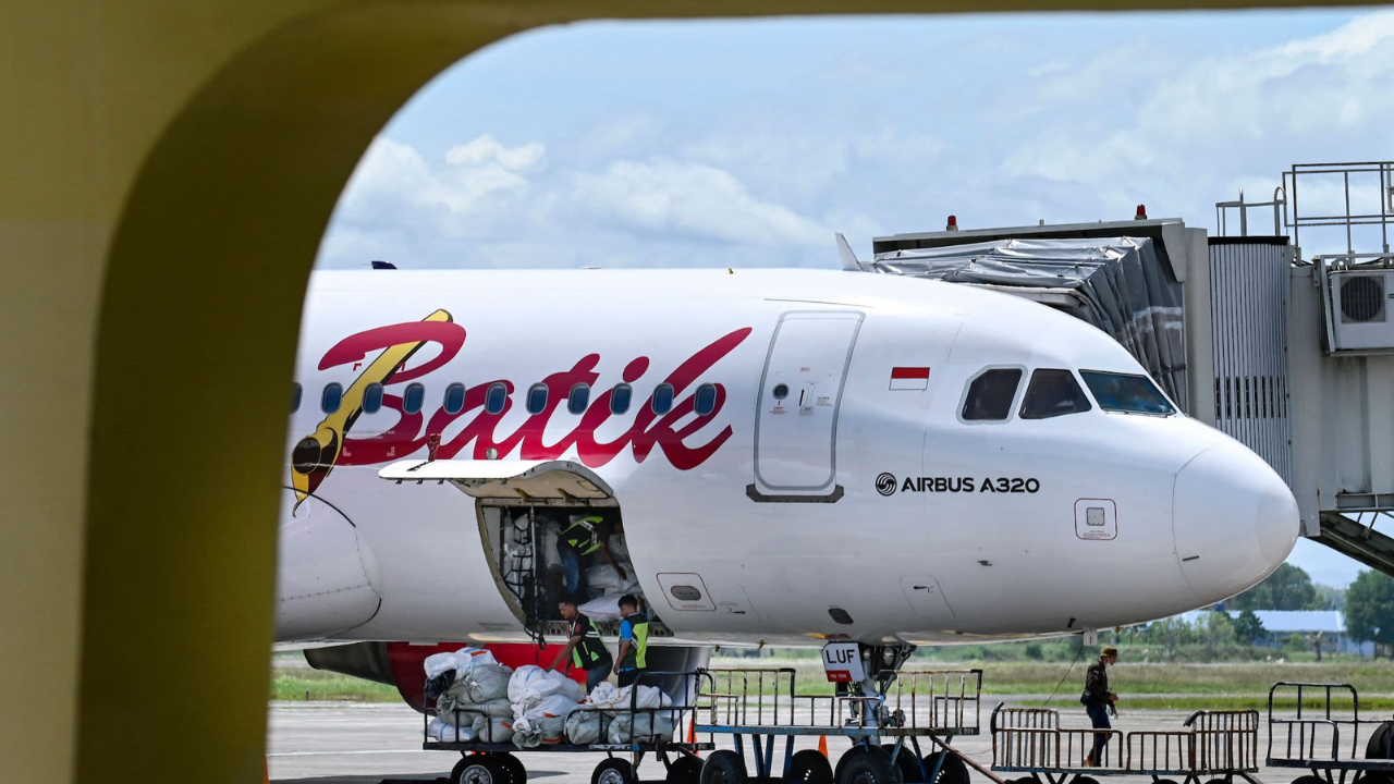Both pilots fall asleep on Indonesian flight with 153 aboard