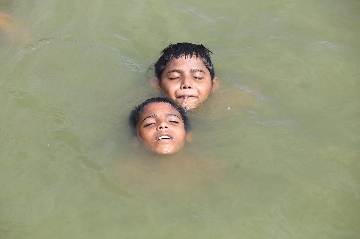 চার বিভাগে তীব্র গরম ও বৃষ্টির পূর্বাভাস