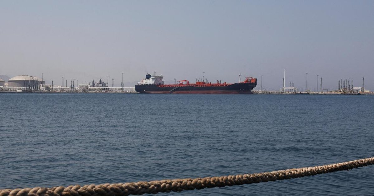 Oil prices hover near five-month peaks amid Iran tensions