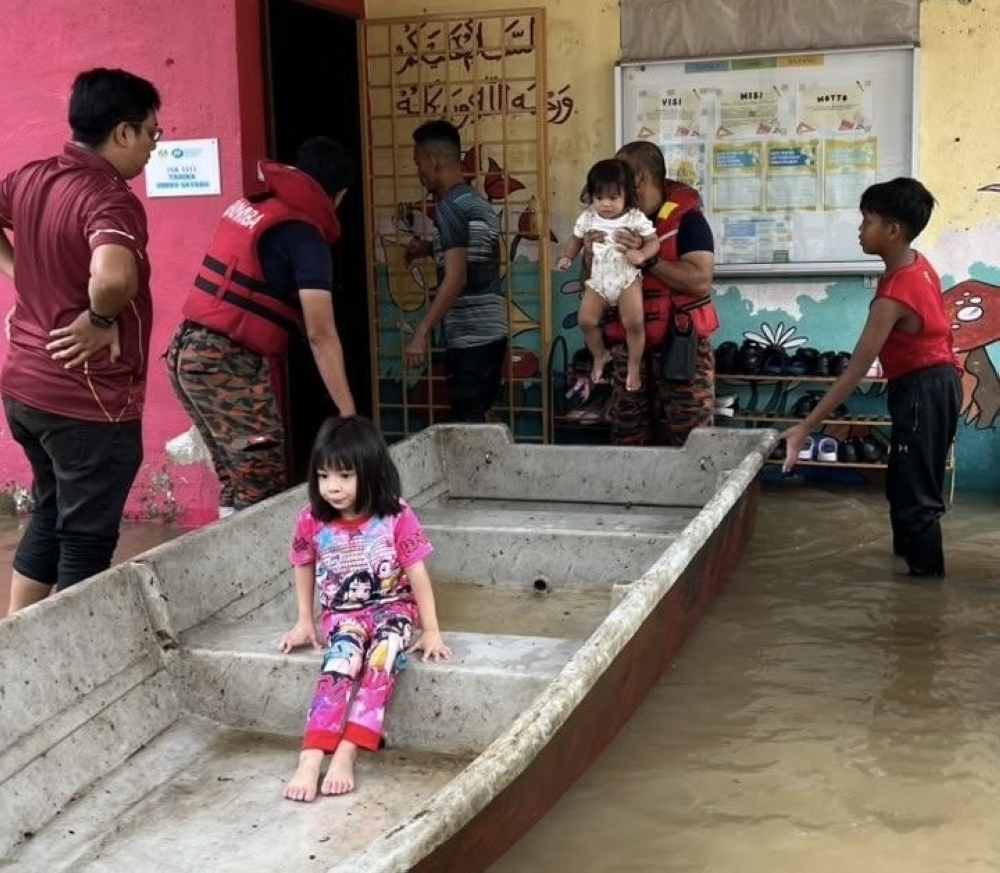 Firemen rescue 44 from kindergarten amid Johor Bahru flash flood