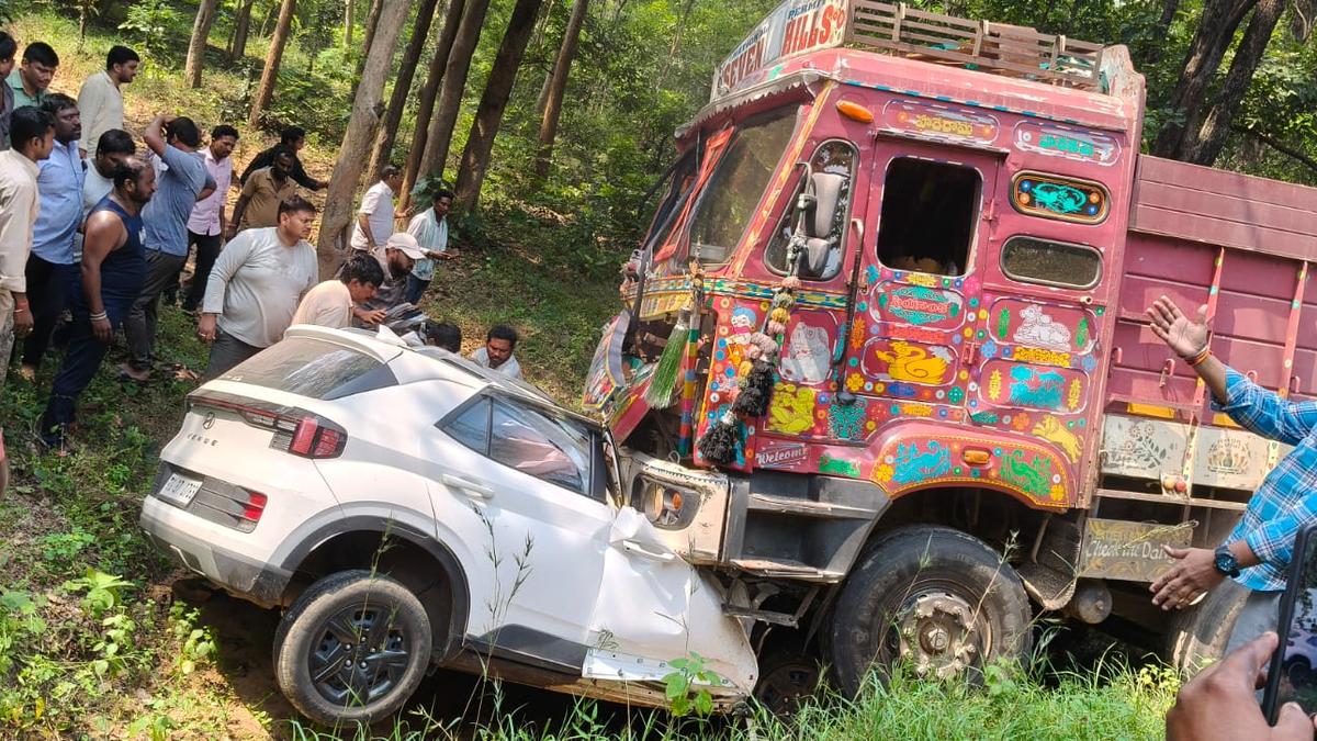 CRPF jawan killed, five hurt in Telangana highway collision