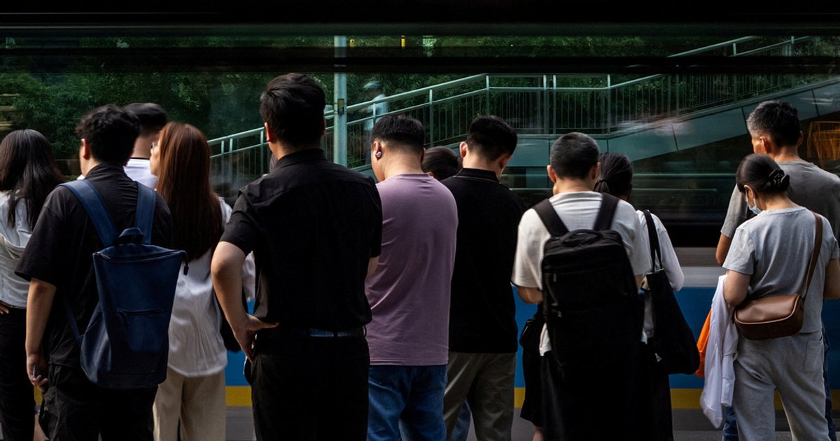 China's jobless adopt 'fake commute' trend to maintain social standing
