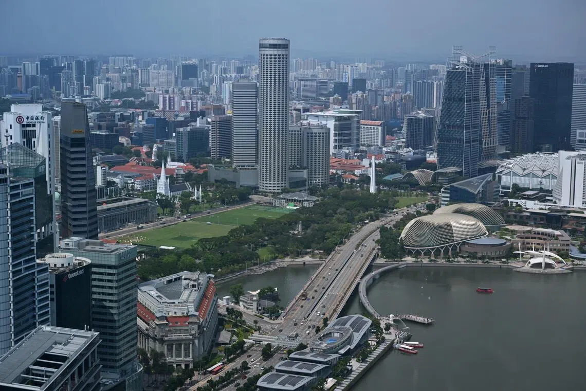 Singapore stocks rise despite trade tensions as Keppel, Starhub eye M1