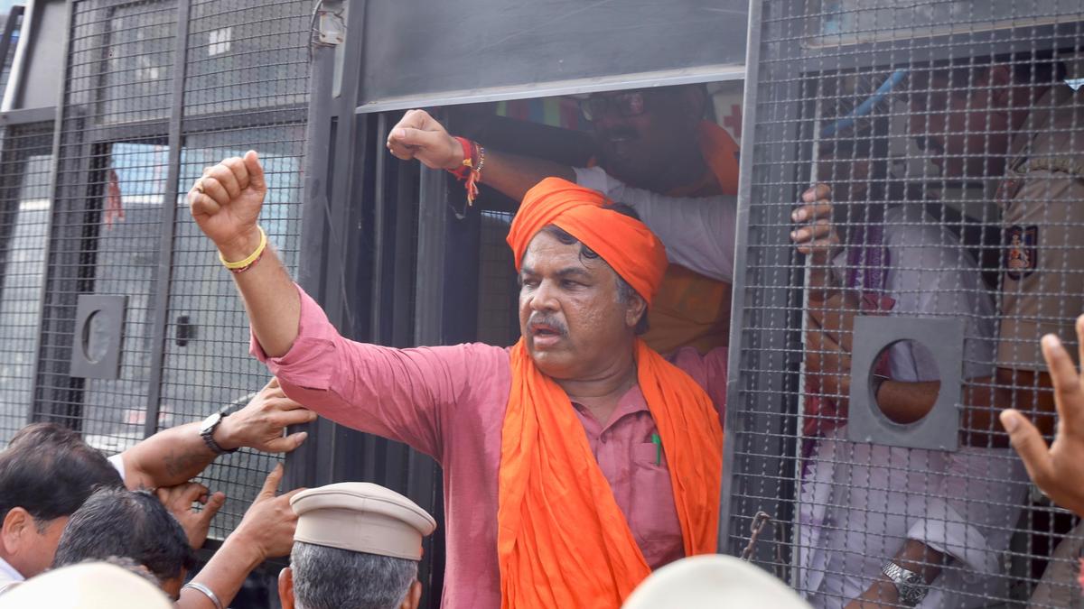 Police remarks on Ganesha procession spark rival protests in T. Narsipur