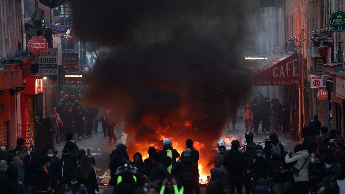 Millions take to French streets in fresh wave of mass protests