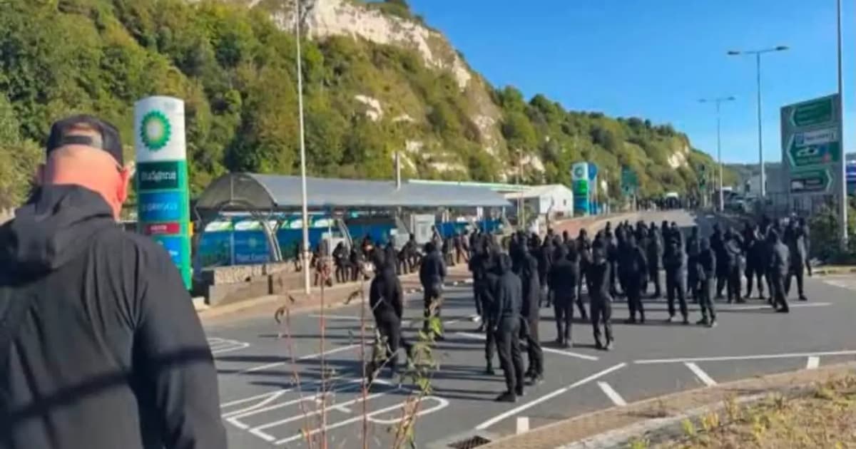 Penunjuk perasaan bertopeng mengganggu operasi pelabuhan Dover UK