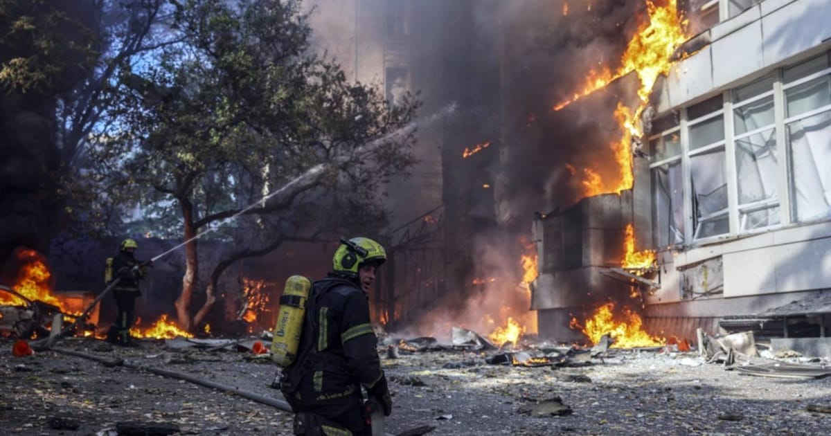 Rusia Lancar Serangan Siang Hari yang Mematikan ke Atas Kyiv