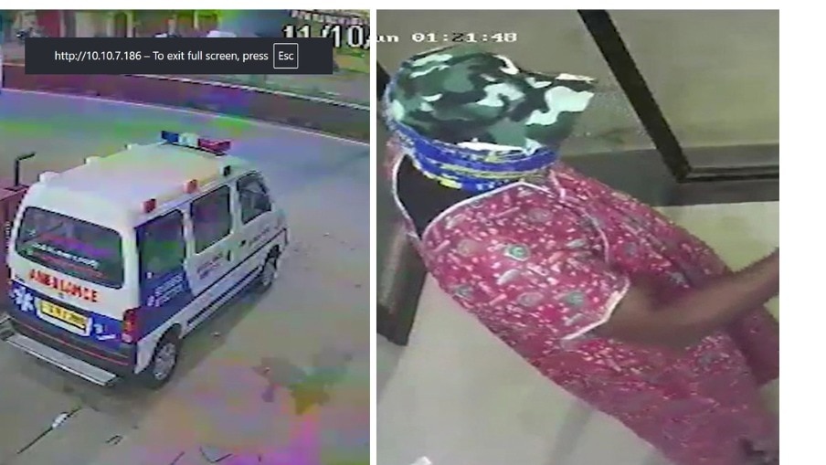 तेलंगाना में महिलाओं के पोशाक में बदलकर एटीएम लूटे चोर, एम्बुलेंस में फरार