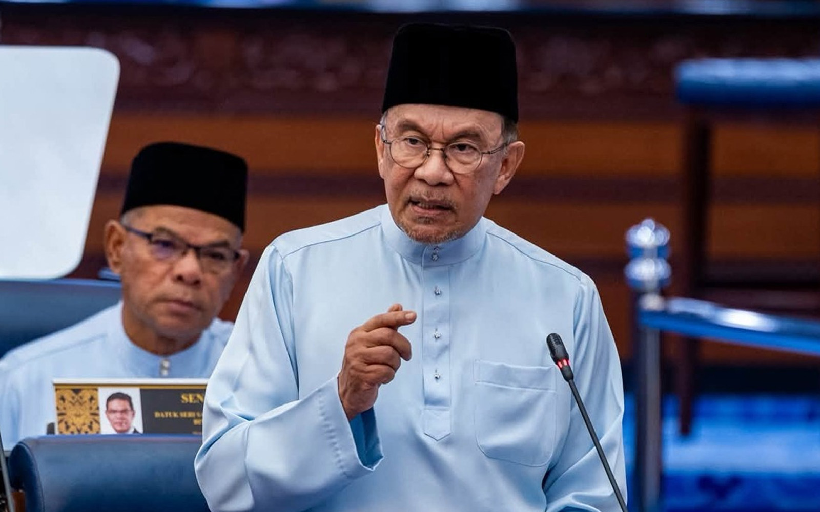 Kenaikan Gaji Minimum 33% di Bawah Anwar: Pencapaian Atau Kurang Mencukupi?