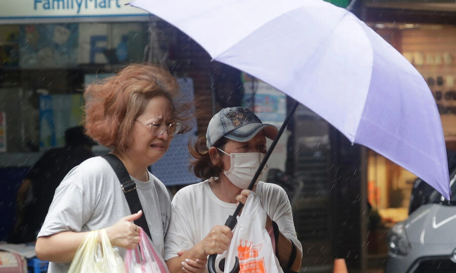 Taiwan braces for destructive winds as Typhoon Champi strikes