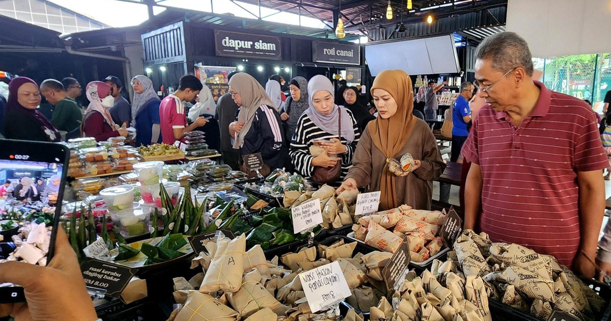 Nocturnal supply runs keep Kuala Lumpur's Kelantanese breakfast culture alive