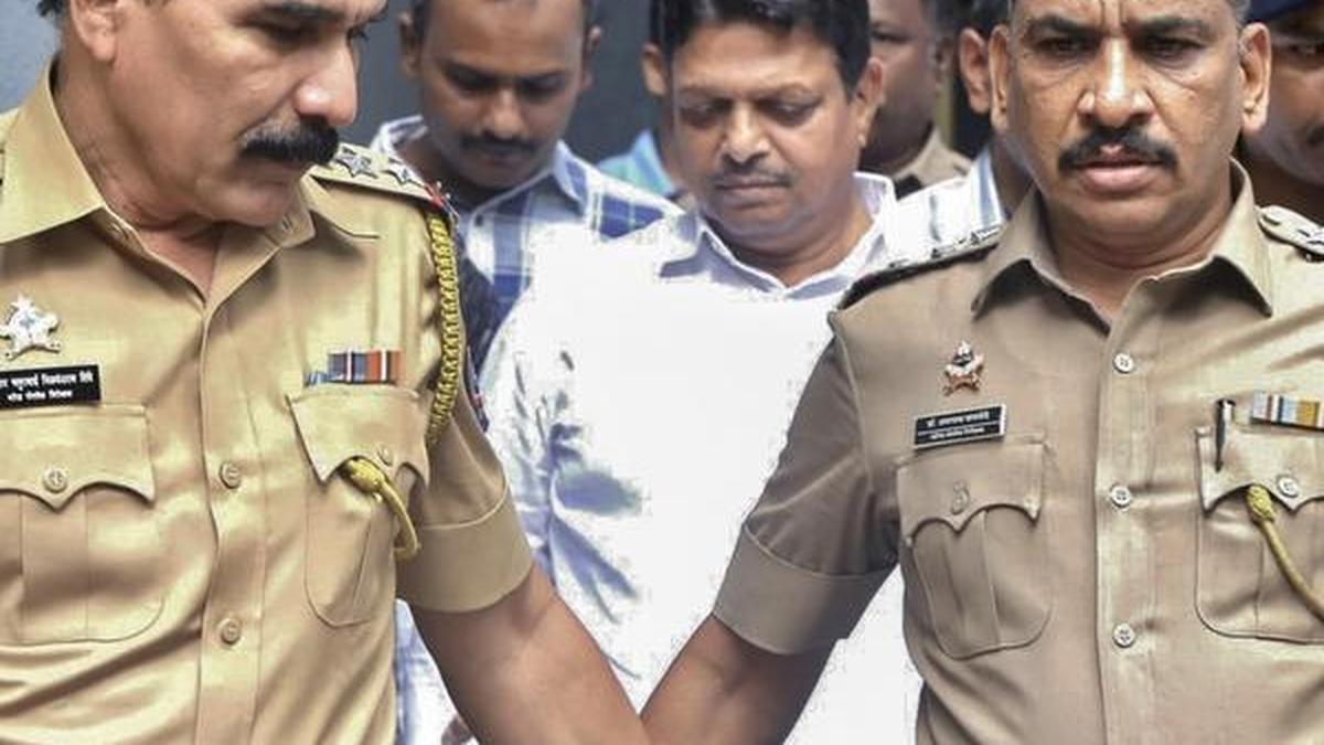 Shiv Sena corporator surrenders in Thane court after bail cancellation