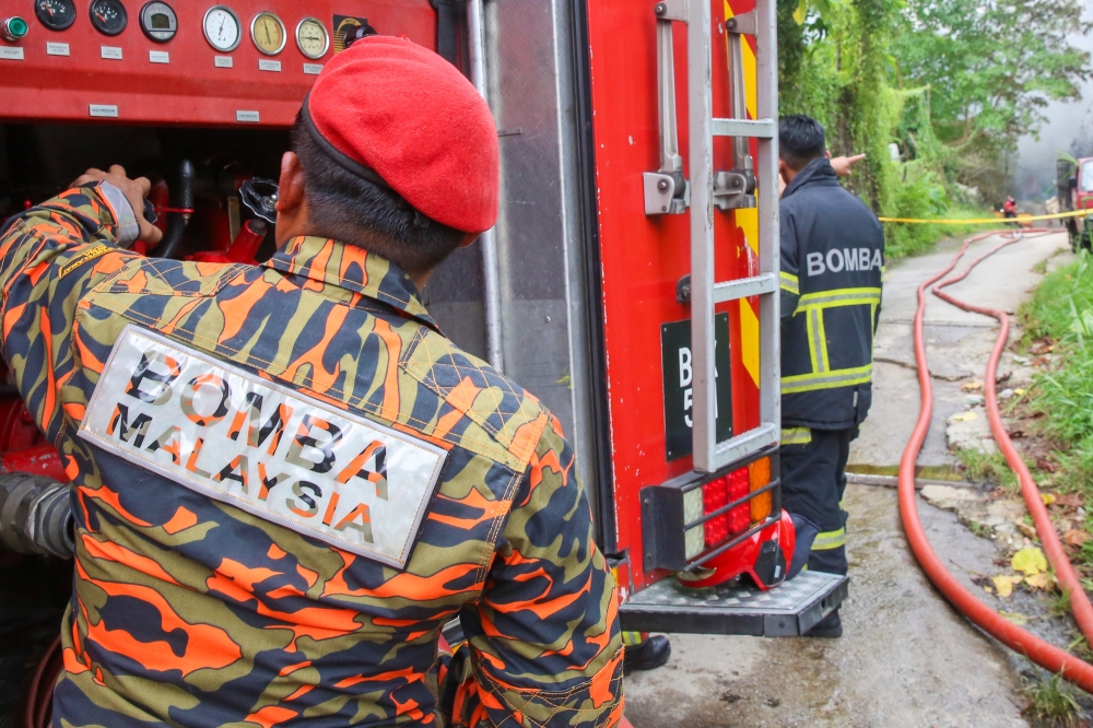 Seventeen residents escape as fire destroys homes in Seremban