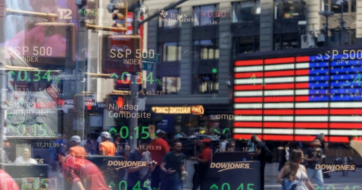 Wall Street ends week lower despite daily gains amid bond, Iran concerns
