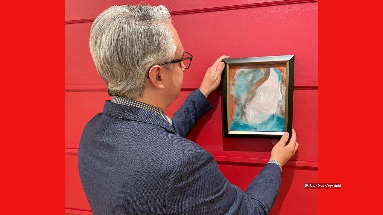 Thrift-store David Bowie painting fetches record price at auction