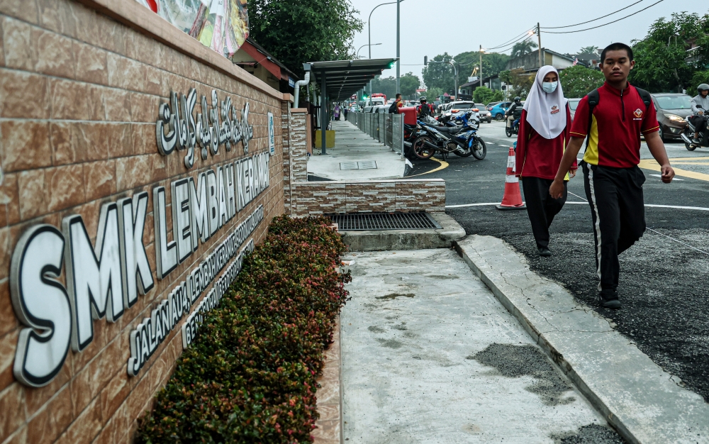 Sekolah di KL, Putrajaya dan lima negeri dibuka semula, aktiviti luar dibatalkan