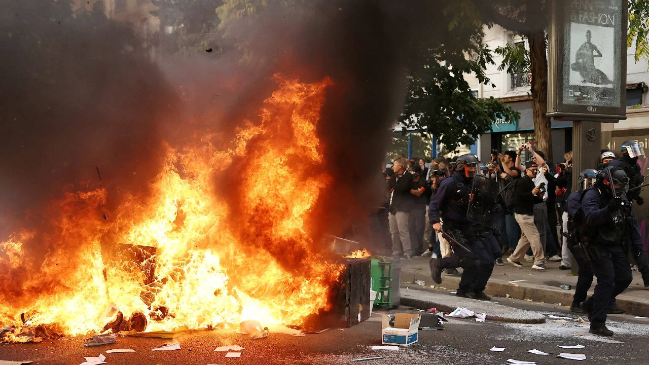 French Police Face Scrutiny Over Student Protest Response Methods