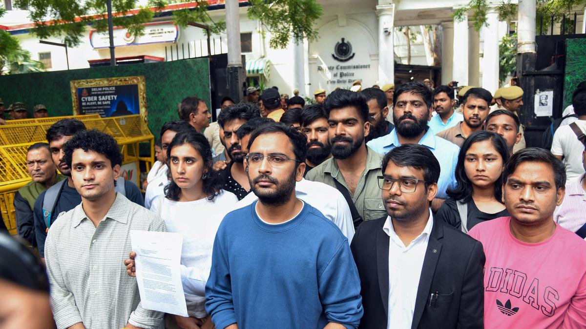 Delhi Police arrest CJP leaders over Jantar Mantar protest trespass