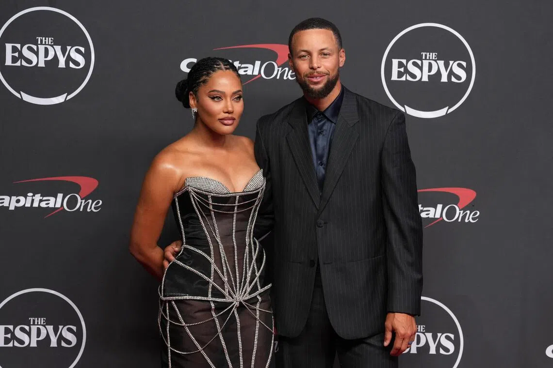 Curry commits to Warriors with US$116 million extension deal