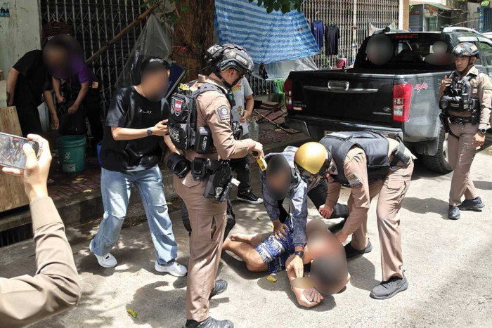 ชาวอเมริกันถูก控告พยายามฆ่า หลังโจมตีตำรวจในกรุงเทพ