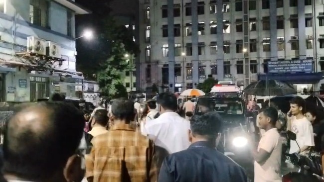 Stampede at Kolkata Durga Puja pandal injures 40 during sudden rainfall