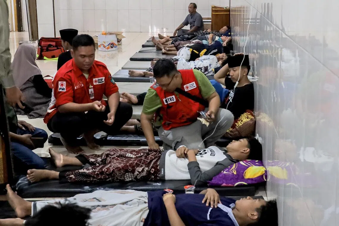 Indonesia's top rights body urges police probe into mass student food poisoning