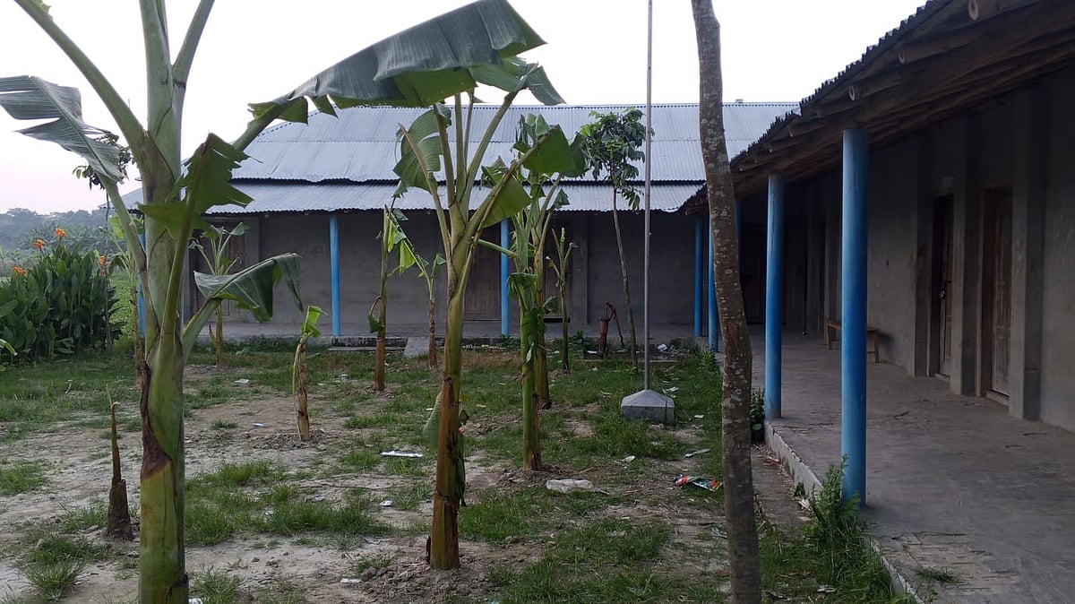 মেয়ে-বধূকে চাকরি না দেওয়ায় স্কুল বন্ধ করে দিলেন দাতা সদস্য